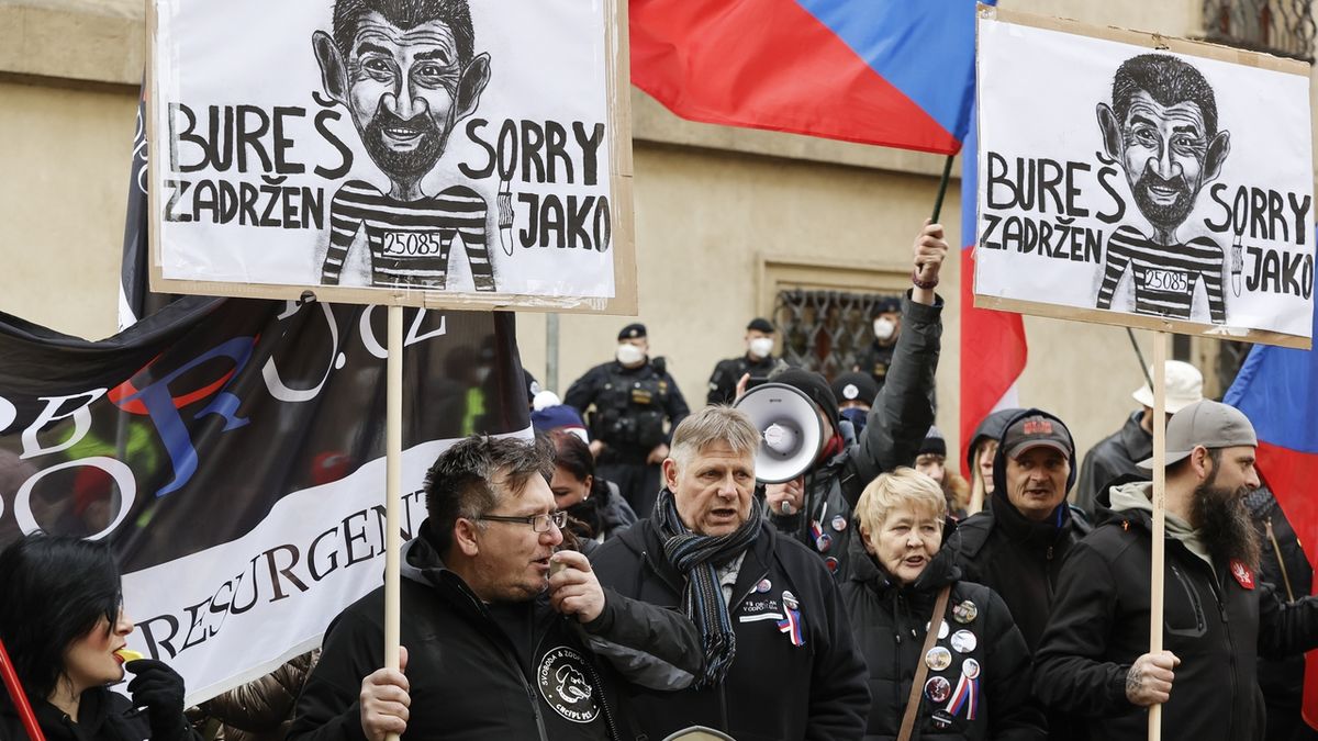 FOTO: V Praze se opět demonstrovalo. Tentokrát za vydání Babiše